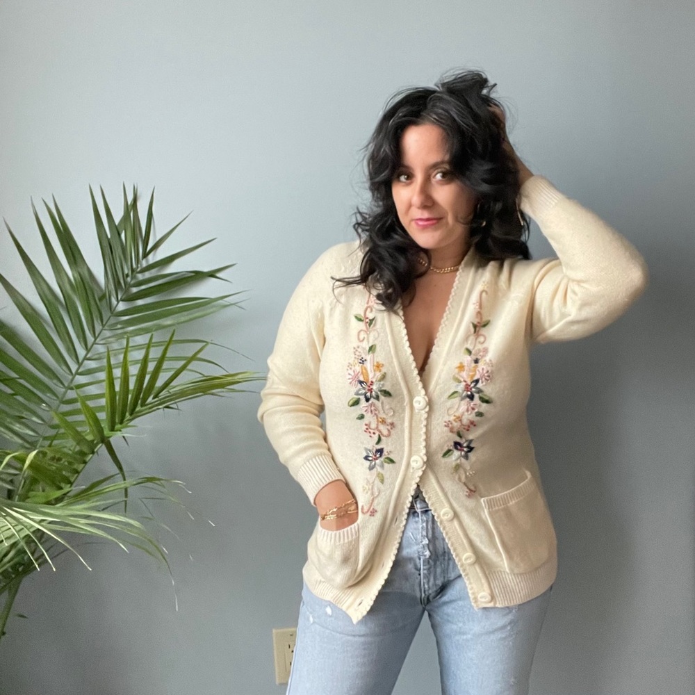 Vintage Lambswool Embroidered Cardigan NWOT - Picture 5 of 11